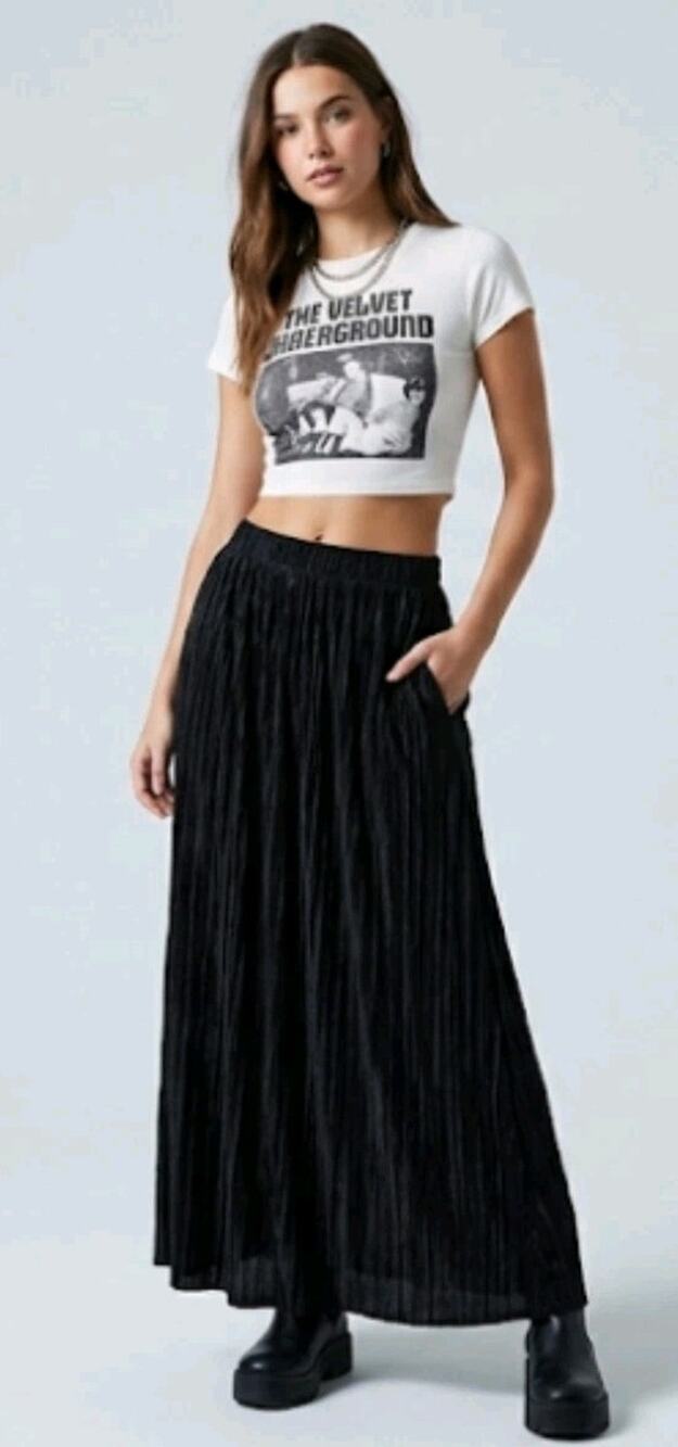 NWT Working Overtime Black Broom Skirt Size Small